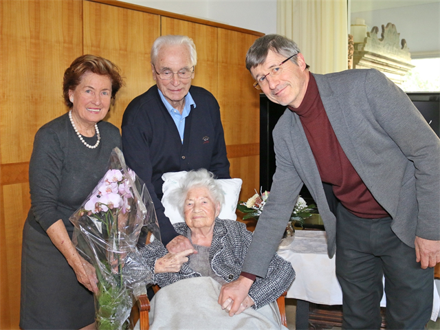 Foto für Zenzi Glatt feiert ihren 104. Geburtstag - Sozialstadtrat Frötscher überbringt Glückwünsche