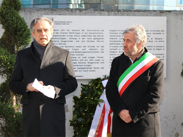Bürgermeister Paul Rösch (rechts im Bild) und Vizebürgermeister Andrea Rossi bei der heutigen Gedenkfeier.