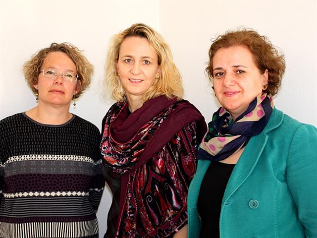 Von links: Mari Jensen, Stadträtin Gabriela Strohmer und Ana Agolli.